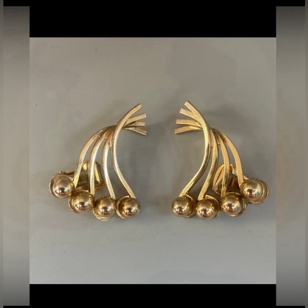 Vintage Costume Signed Bartek Clip on Earrings #6018